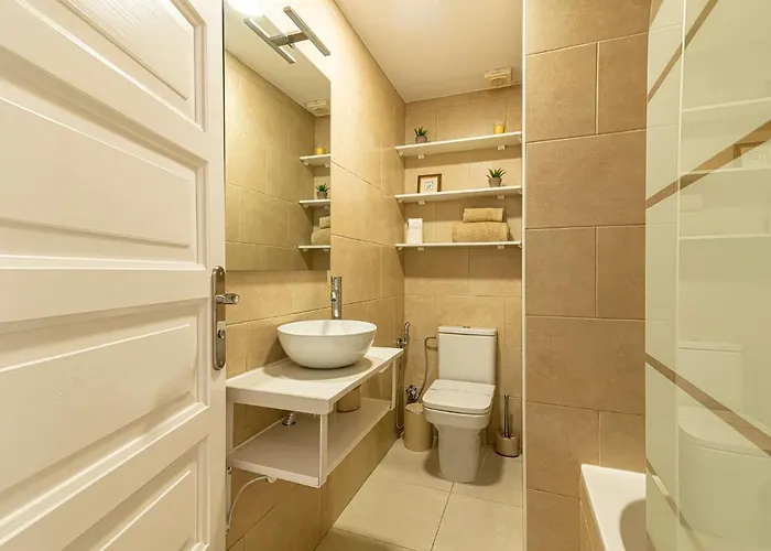 Beautiful Location Parque Santiago 1 *