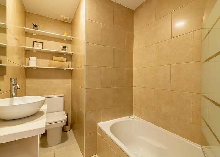 Beautiful Location Parque Santiago 1 *