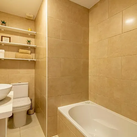 Beautiful Location Parque Santiago 1 *